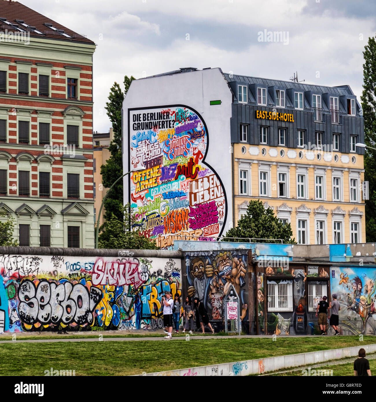 Berlin East Side Hotel and East Side Gallery, mural art and graffiti along the remains of the Berlin wall Stock Photo