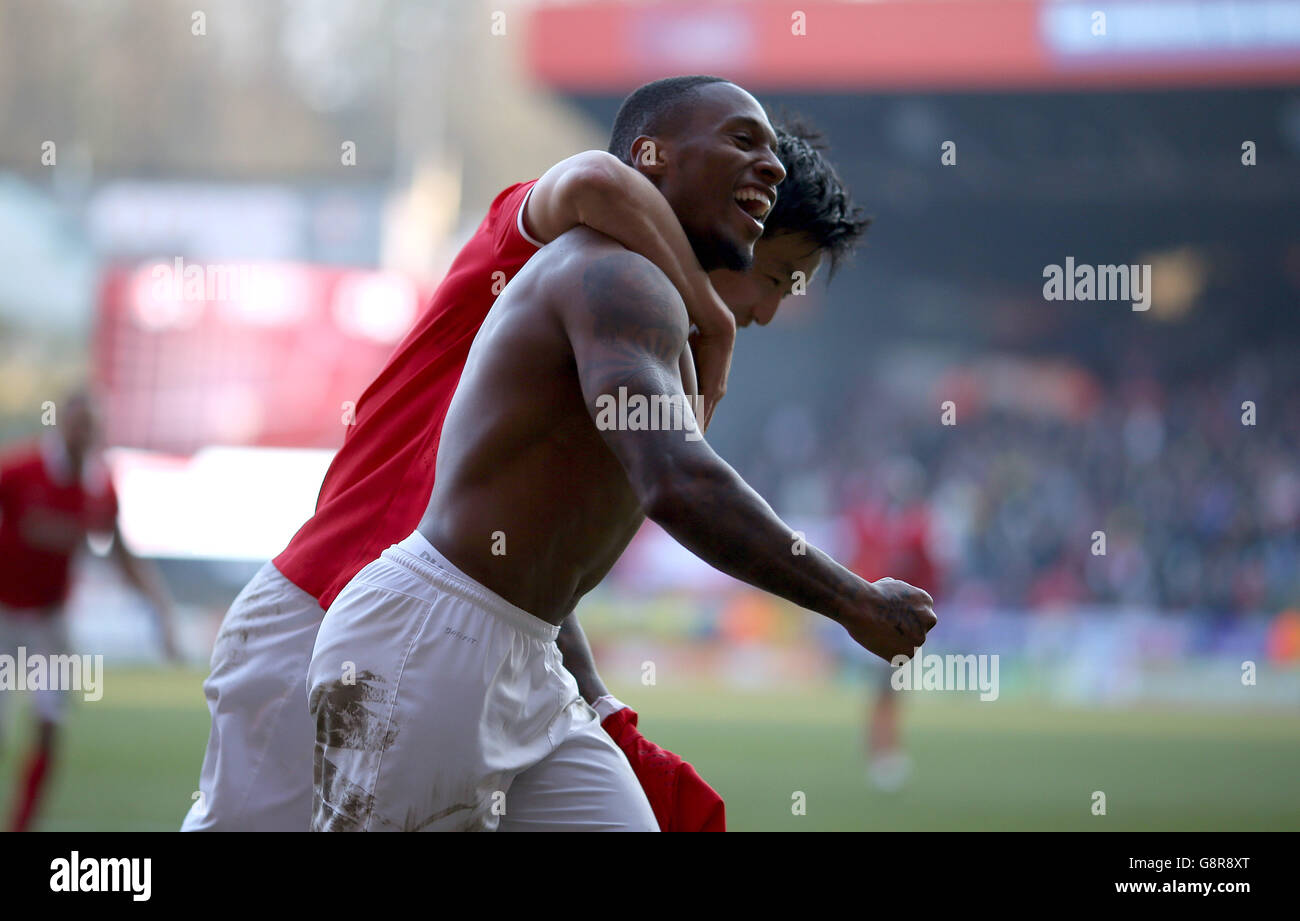 Charlton Athletic's Callum Harriott celebrates scoring his side's first goal of the game with teammate Yun Suk-Young Stock Photo