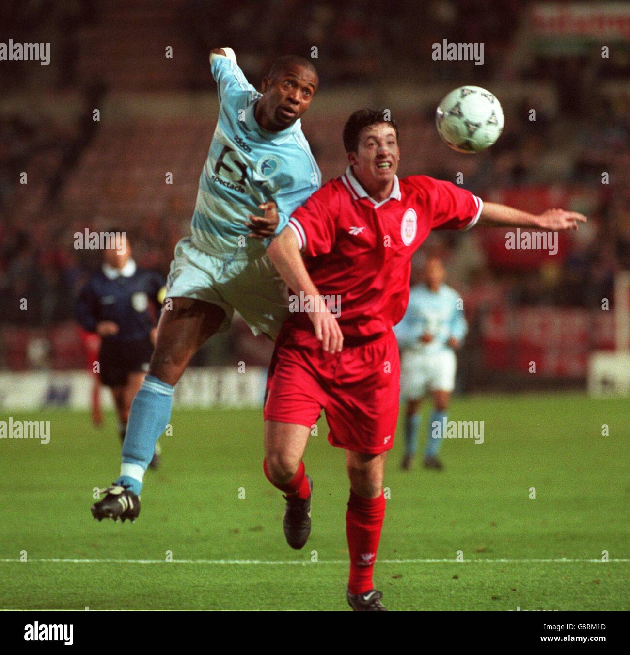 Soccer - UEFA Cup Second Round First Leg - Strasbourg v Liverpool Stock Photo