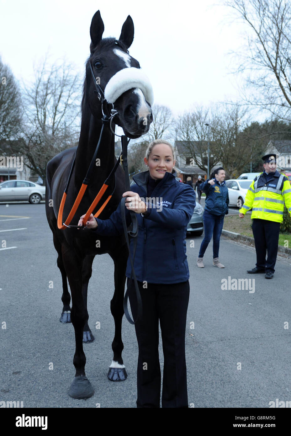 Gold Cup Winner Photocall - Summerhill. Groom Louise Dunne and Don Cossack outside Shaw's Pub in Summerhill, County Meath, Ireland. Stock Photo