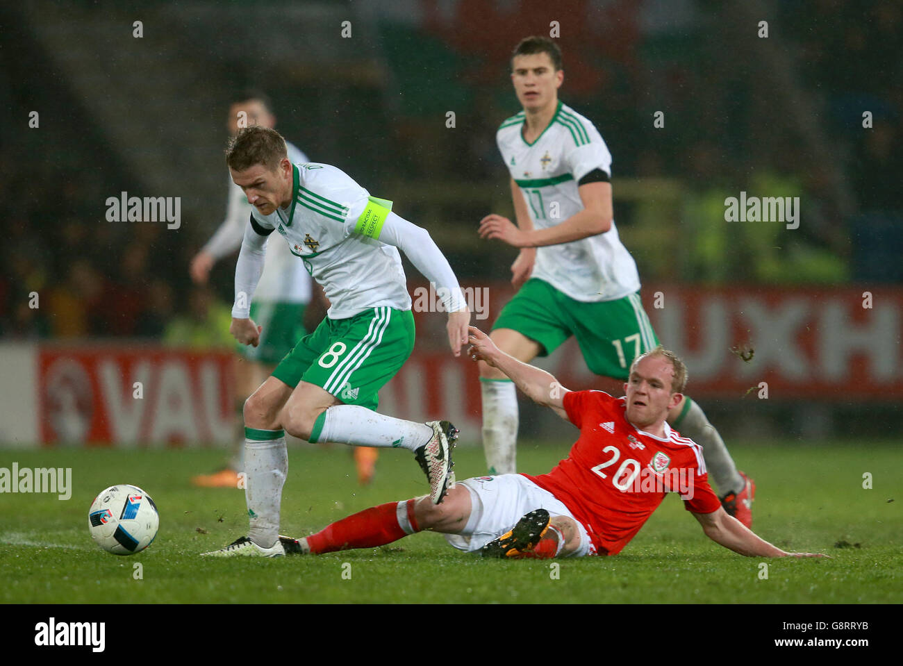 Northern Ireland's Steven Davis (left) and Wales' Jonathan Williams battle for the ball during the International Friendly at the Cardiff City Stadium, Cardiff. Stock Photo