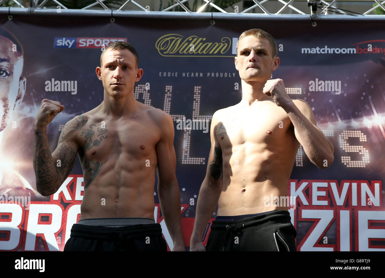Kell Brook v Kevin Bizier Weigh-In - Winter Gardens. Craig Poxton (left) and Andy Townend during the Weigh-In at the Winter Gardens, Sheffield. Stock Photo