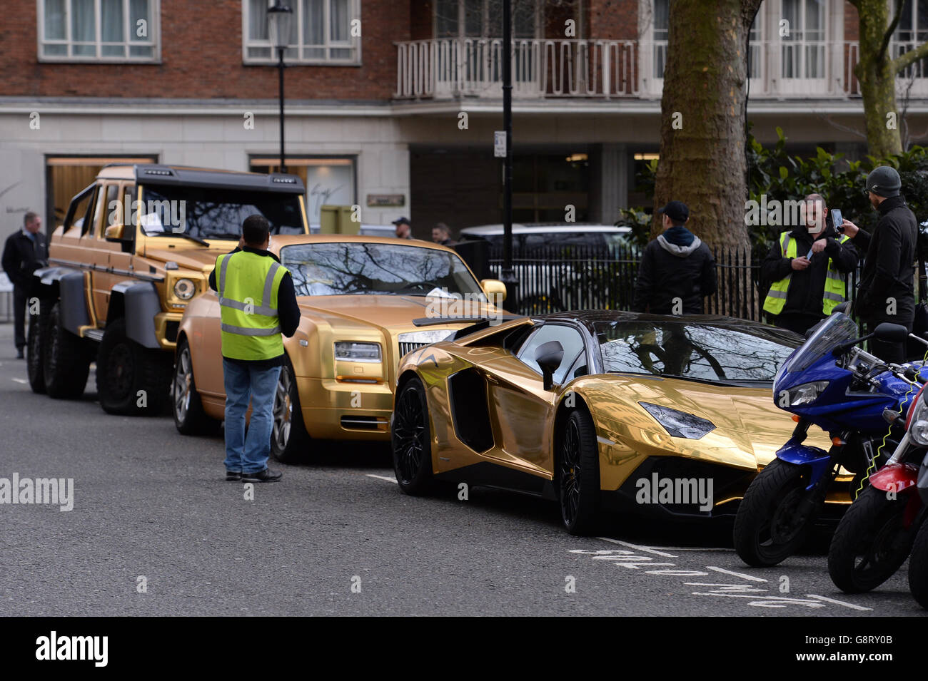 Middle eastern cars hires stock photography and images Alamy