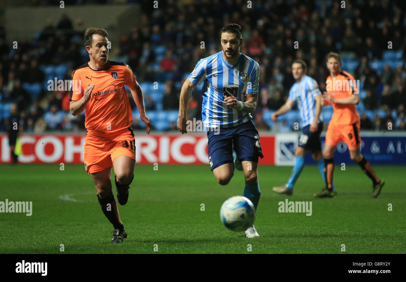 Coventry City v Colchester United - Sky Bet League One - Ricoh Arena. Coventry City's Aaron Martin and Colchester United's Nicky Shorey give chase to the loose ball Stock Photo