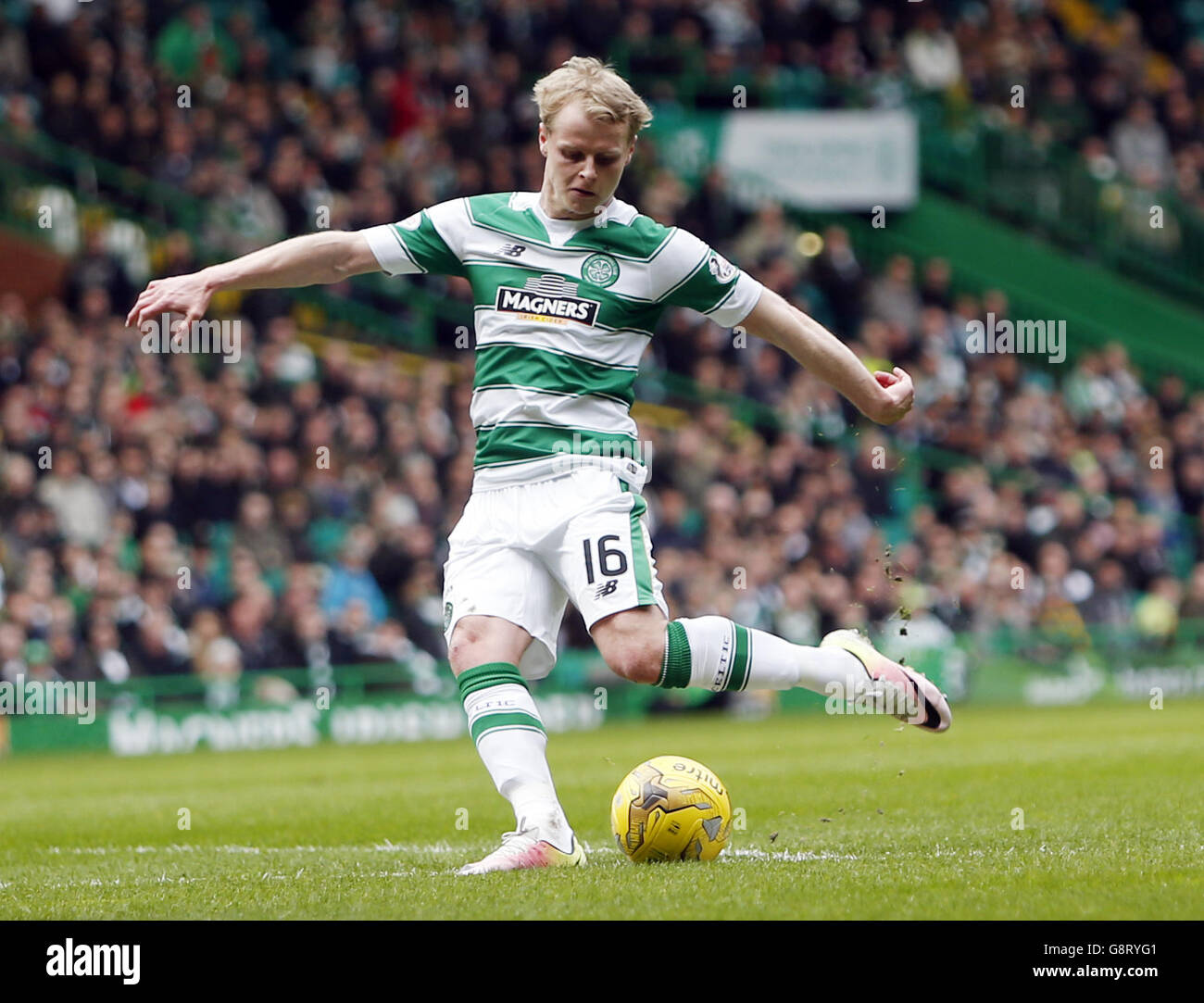 Celtic's Gary Mackay-Steven scores his sides first goal during the Ladbrokes Scottish Premiership match at Celtic Park, Glasgow. Stock Photo