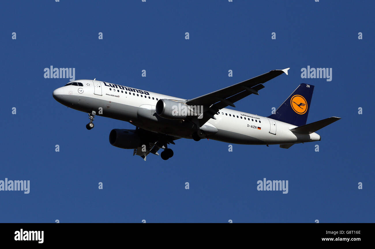 Plane Stock - Heathrow Airport. A Lufthansa Airbus A320-214 plane with the registration D-AIZN lands at Heathrow Stock Photo