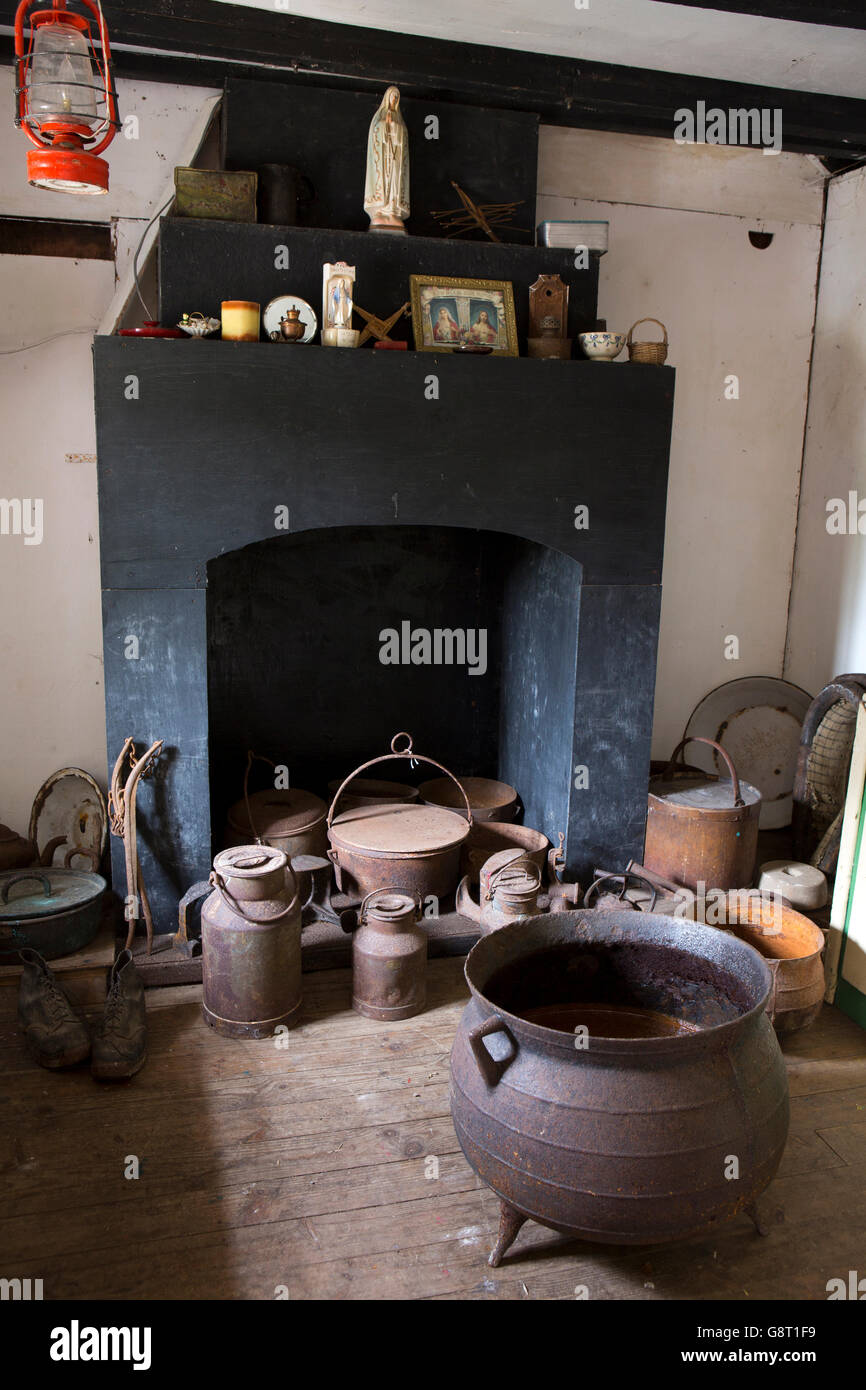 Kitchen fireplace hires stock photography and images Alamy