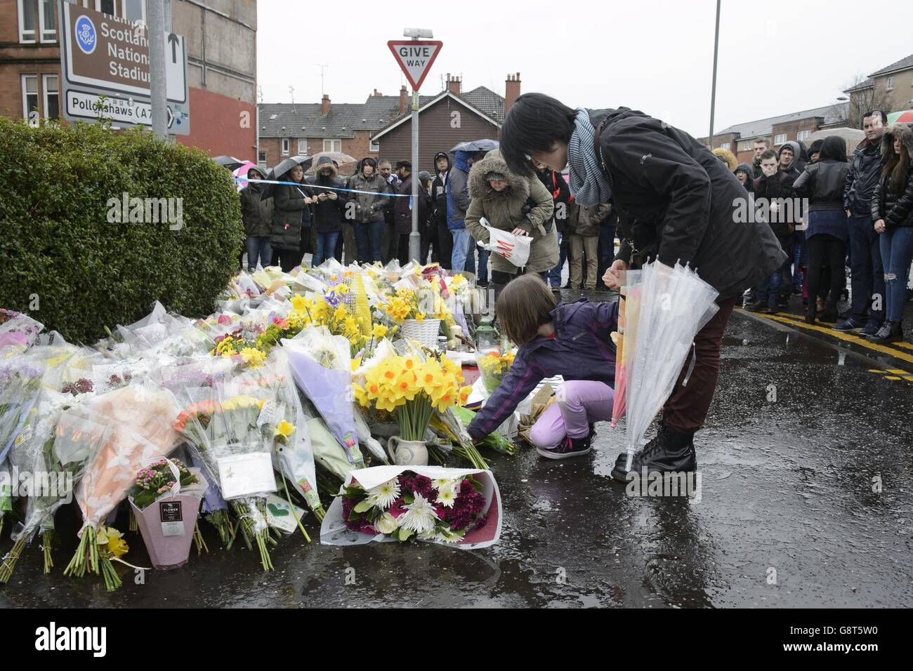 Crime death flowers tribute hires stock photography and images Alamy