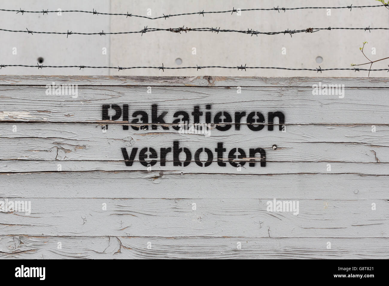 placard forbidden - german: (plakatieren verboten) Stock Photo