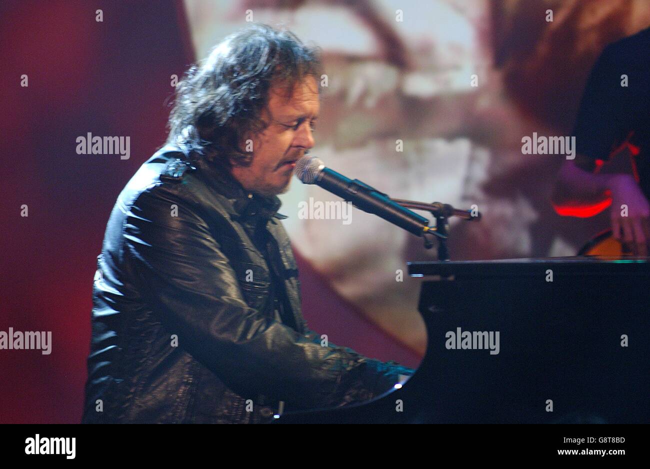 Italian recording artist Zucchero performing on stage at the Mastercard FIFPro World XI Player Awards 2005 being recorded for Sky One. Stock Photo