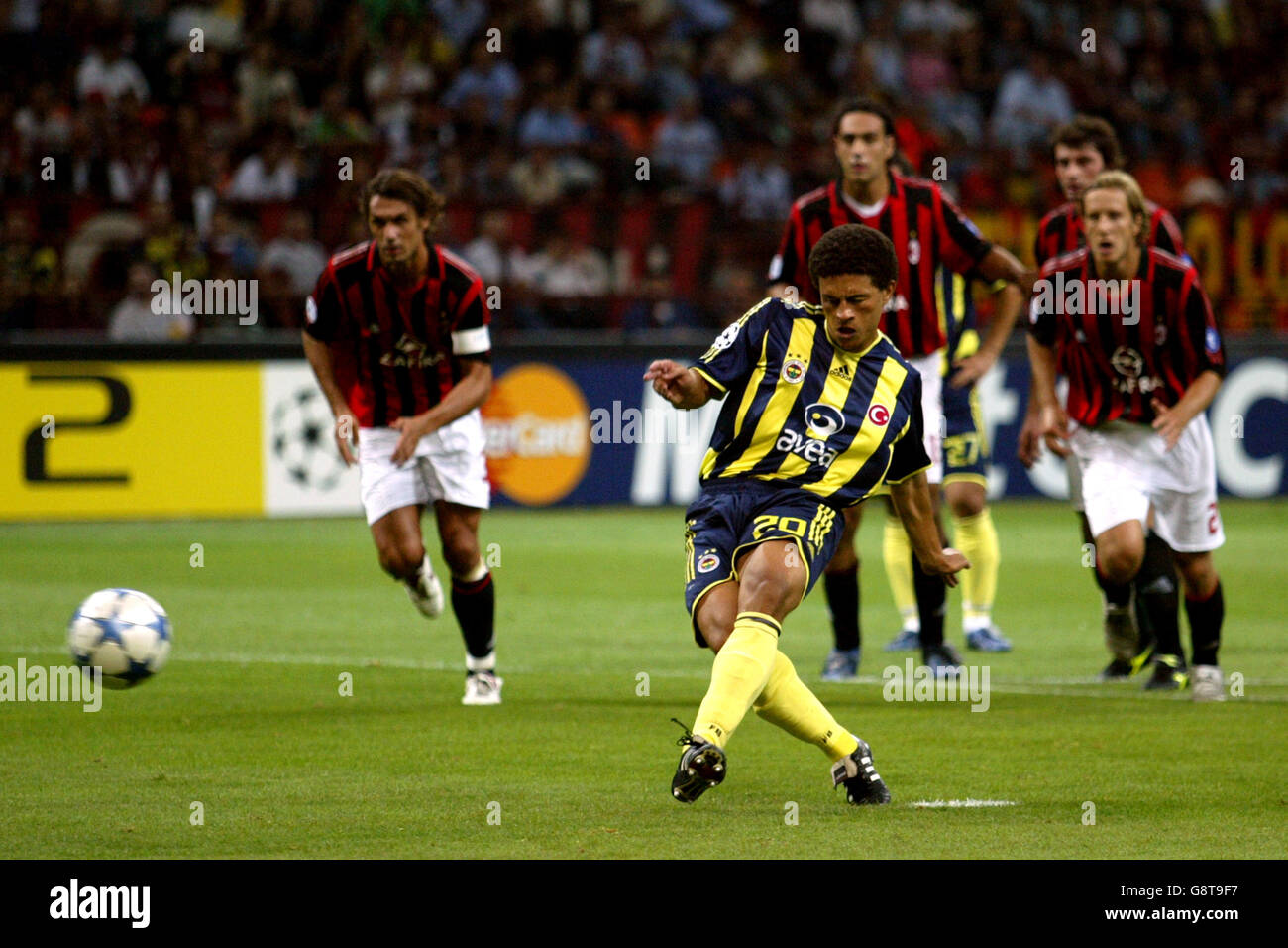 Soccer - UEFA Champions League - Group E - AC Milan v Fenerbahce - Giuseppe  Meazza. Fenerbahce's Alex scores from the penalty spot Stock Photo - Alamy