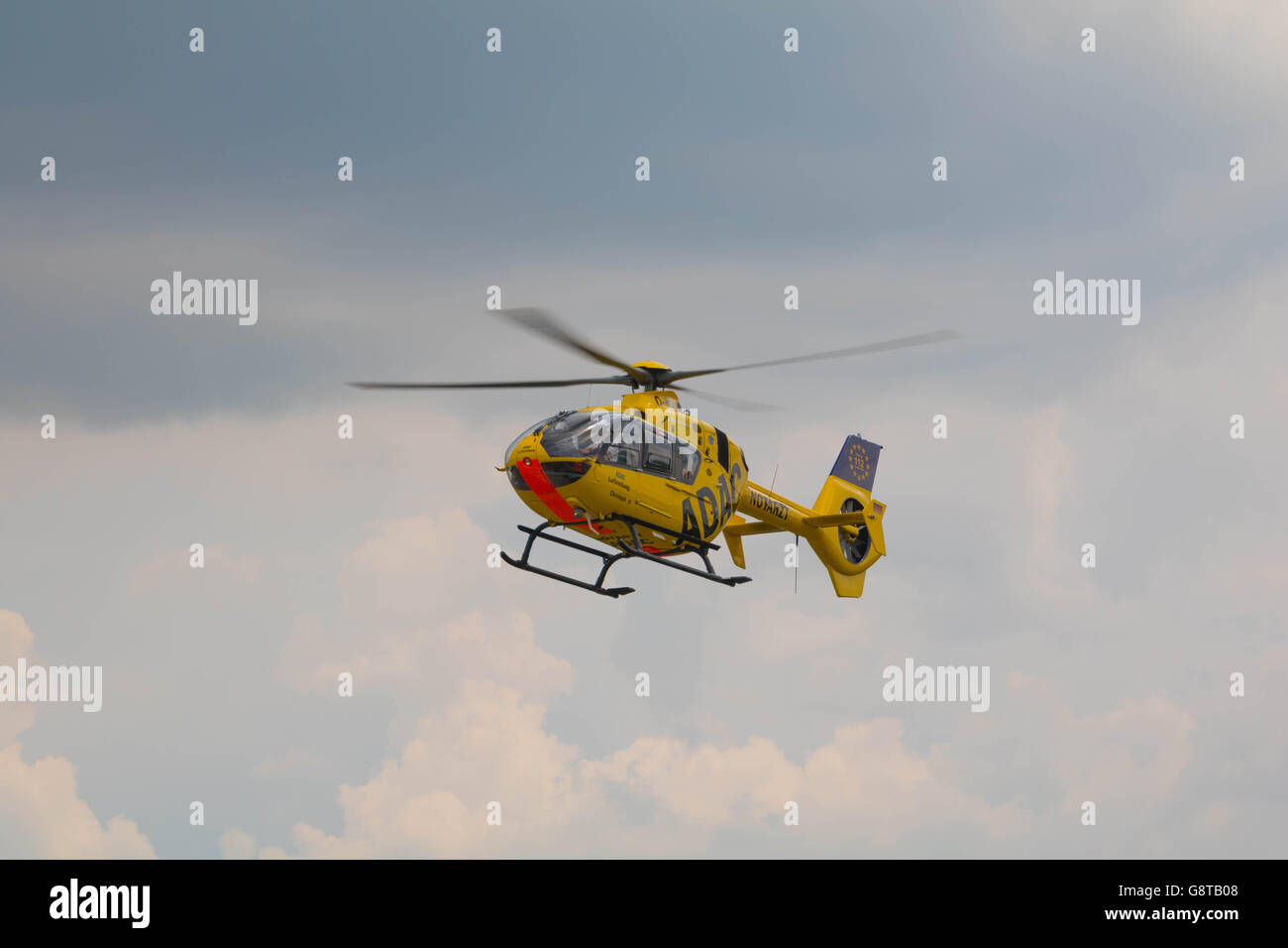Black and yellow helicopter hi-res stock photography and images - Alamy