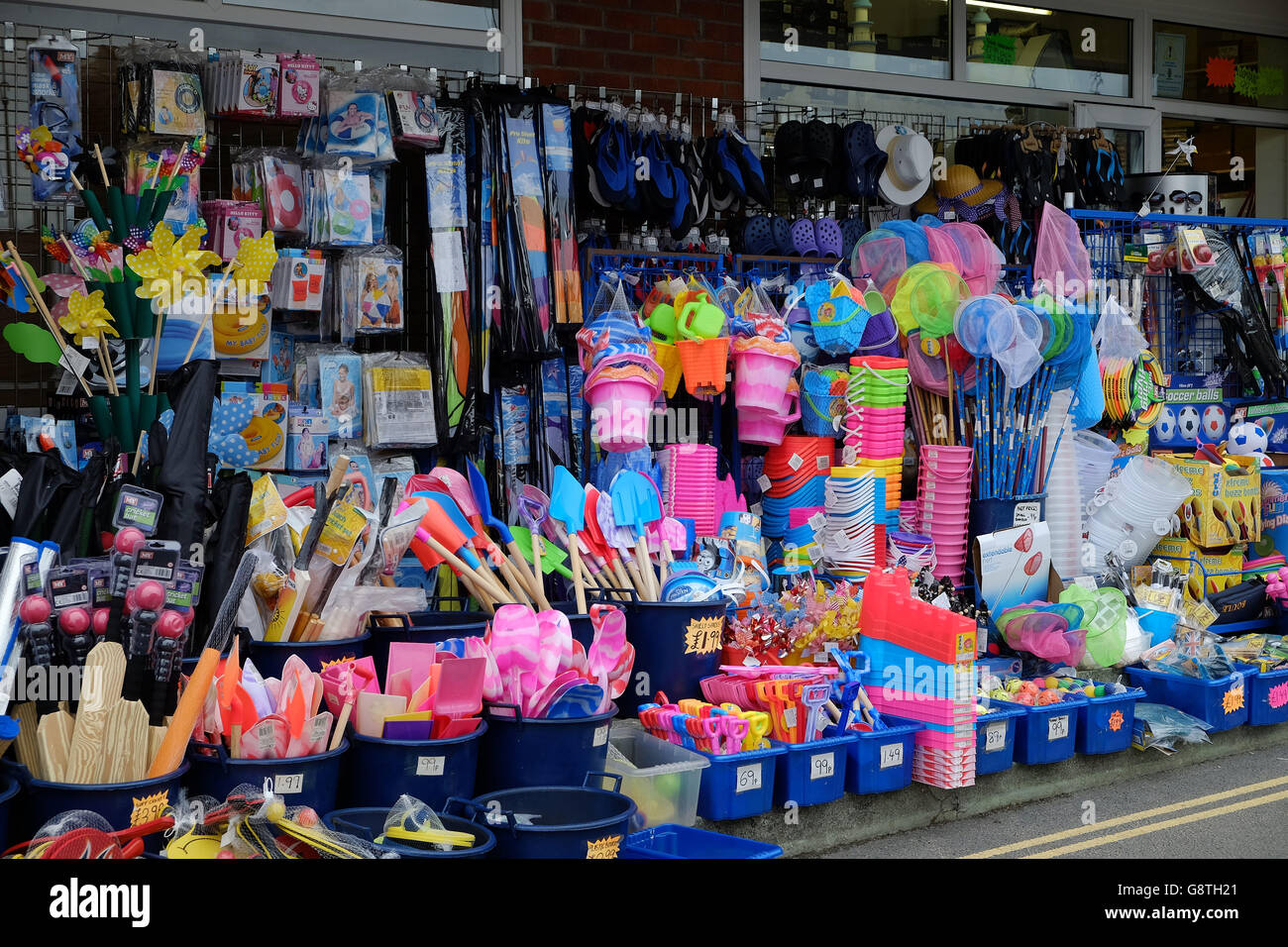 Tourist shop padstow hires stock photography and images Alamy