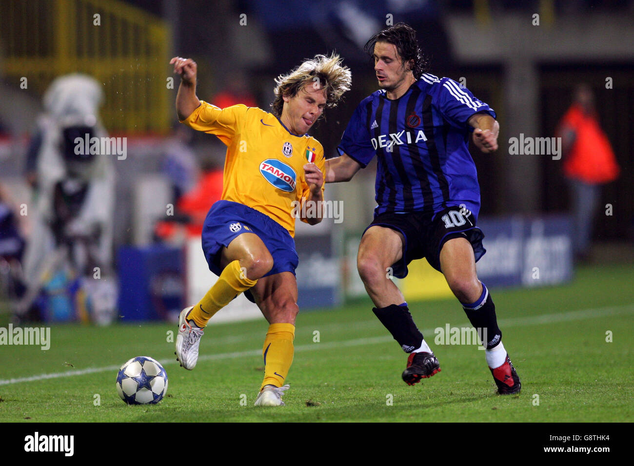 Soccer - UEFA Champions League - Group A - Club Brugge v Juventus - Jan Breydel Stadium. Club Brugge's Bosko Balaban and Juventus Pavel Nedved (l) battle for the ball Stock Photo