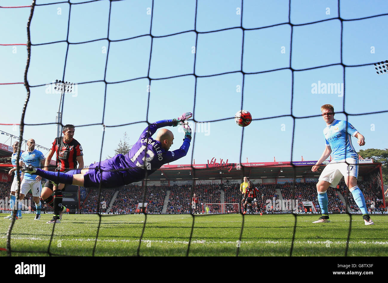 AFC Bournemouth v Manchester City - Barclays Premier League - Vitality Stadium. Manchester City goalkeeper Willy Caballero makes a save during the Barclays Premier League match at the Vitality Stadium, Bournemouth. Stock Photo