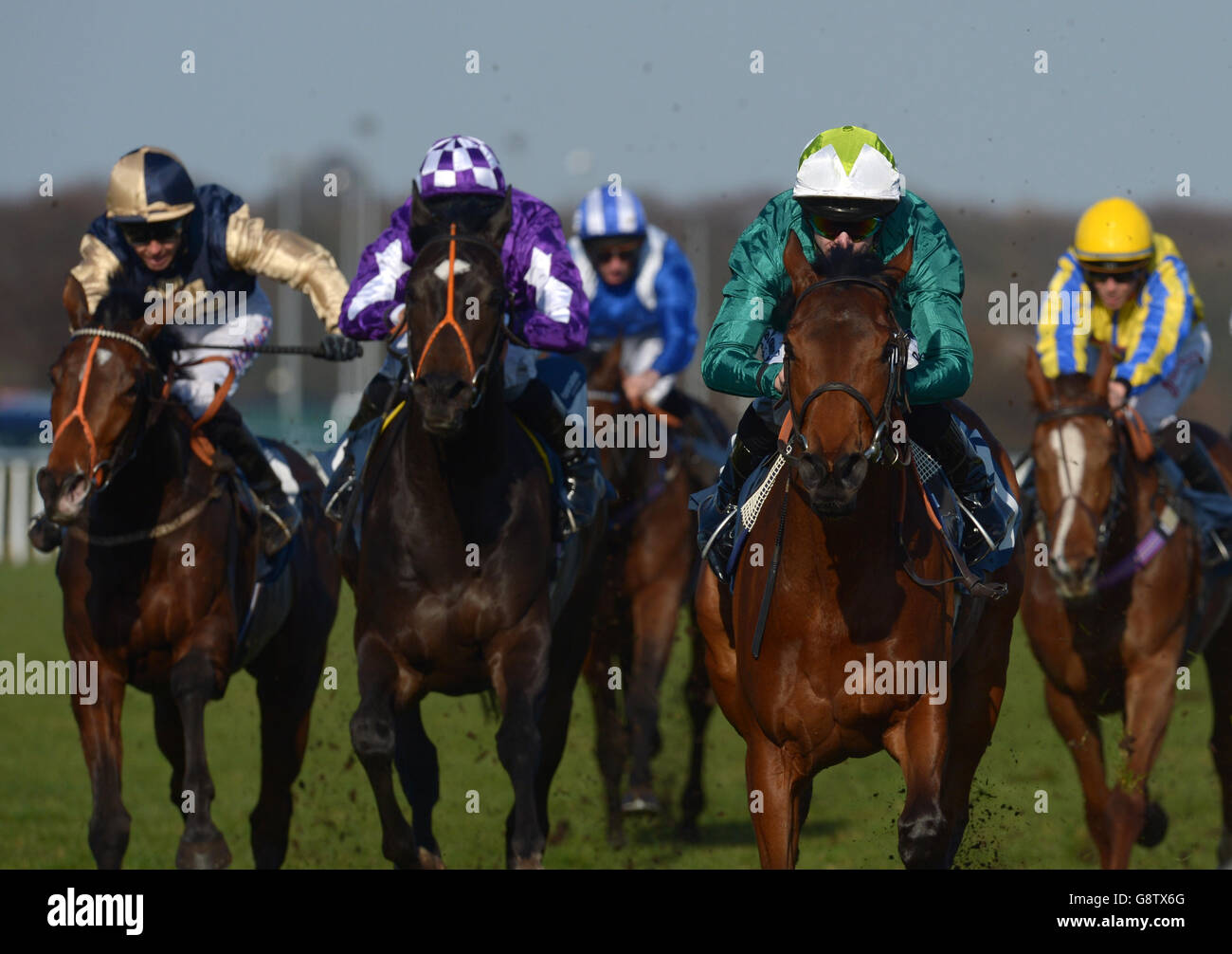 Hereawi ridden by Richard Kingscote (right) wins the Park Hill Private Hospital Maiden Stakes during Betway Lincoln Day at Doncaster Racecourse, Doncaster. PRESS ASSOCIATION Photo. Picture date: Saturday April 2, 2016. Photo credit should read: Anna Gowthorpe/PA Wire. Stock Photo
