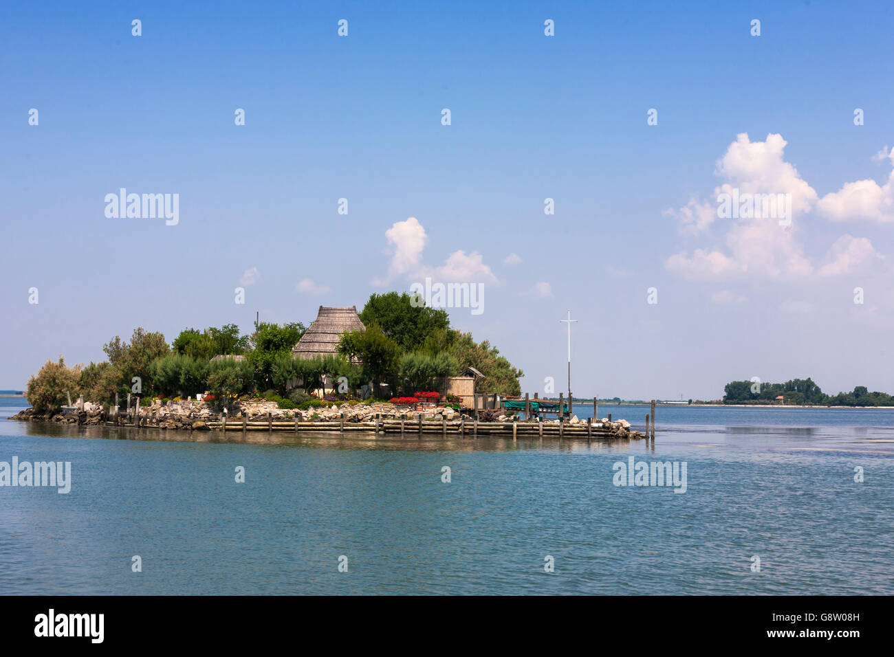 A tiny island with a fisherman's "casoni" in Laguna di Grado, Friuli-Venezia Giulia, Italy Stock Photo