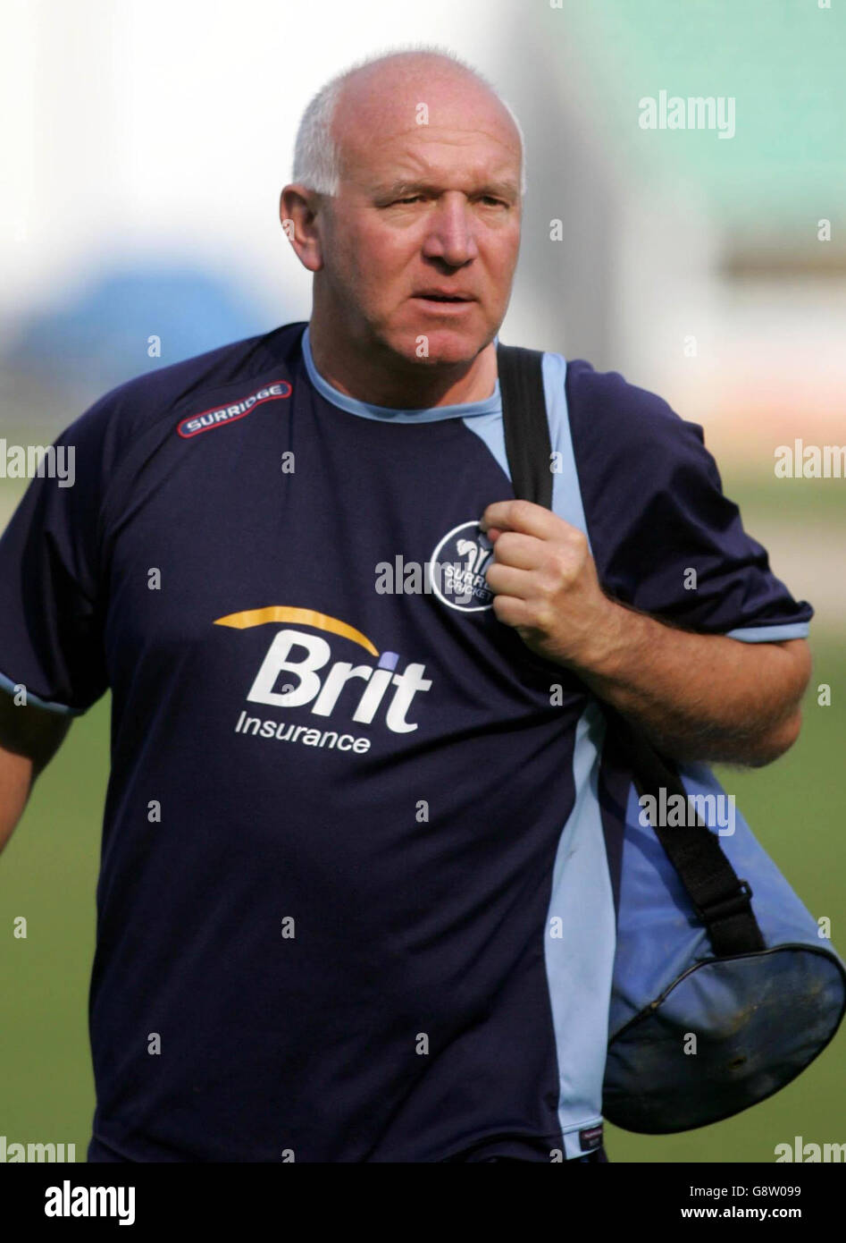 Surrey County Cricket Club head coach Alan Butcher leaves the pitch after watching his team warm up ahead of the Frizzell County Championship Division One match against Middlesex at The Brit Oval, London, Thursday September 22, 2005. PRESS ASSOCIATION Photo. Photo credit should read: Lindsey Parnaby/PA. Stock Photo
