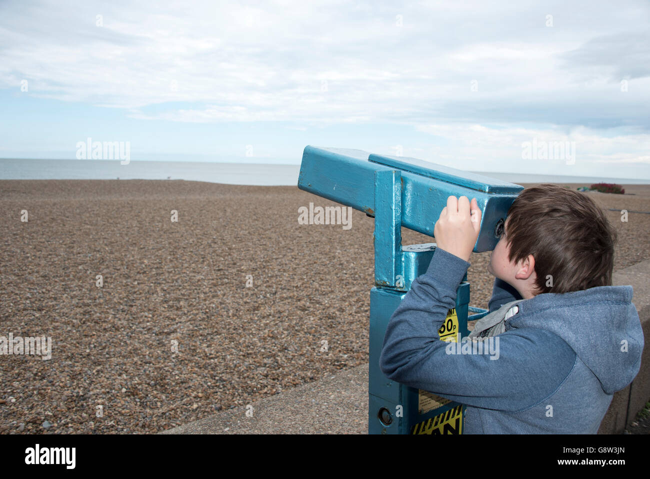 Boy looking to sea - Stock Image