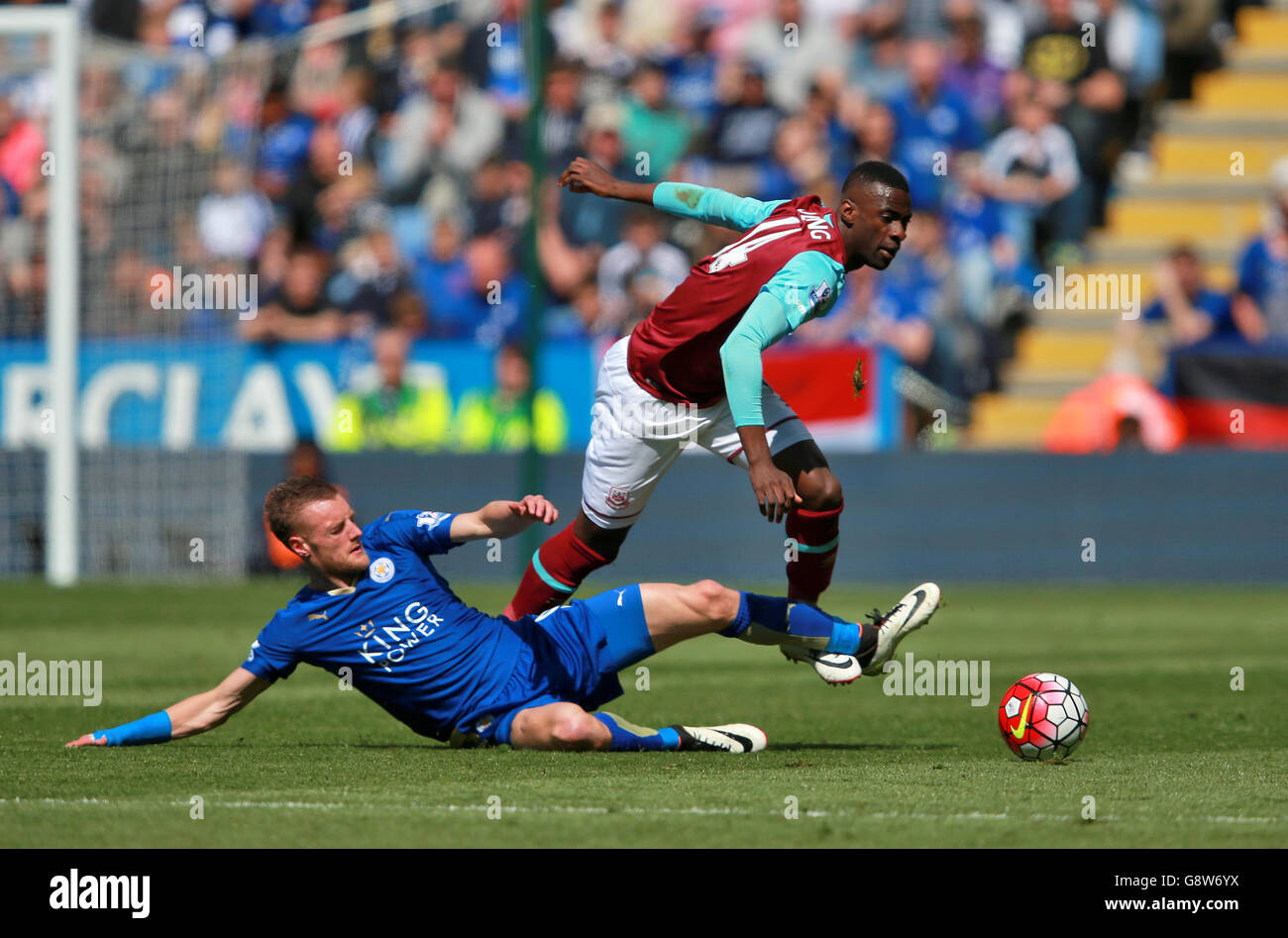 Leicester City's Jamie Vardy removes his shirt after the Premier League  match at Selhurst Park, London Stock Photo - Alamy