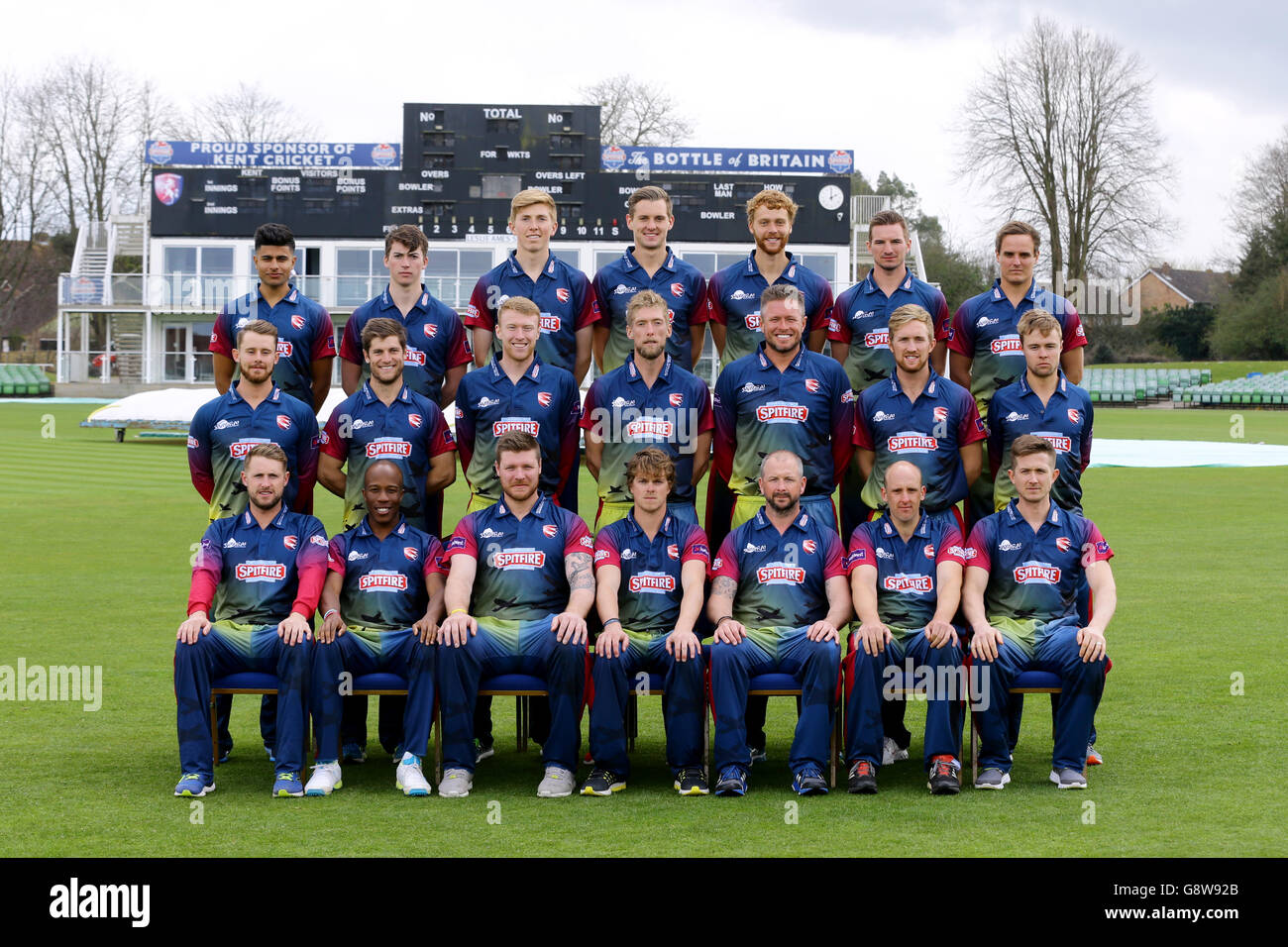 The Kent County Cricket Club squad pose for team picture in their NatWest T20 Blast kit Stock Photo