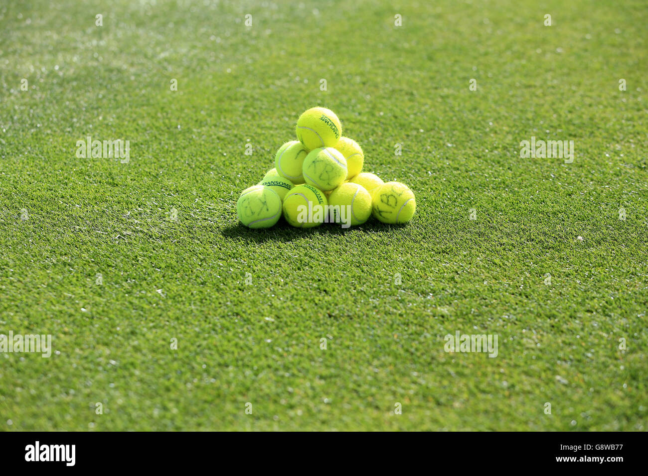 Tennis balls on the pitch hires stock photography and images Alamy