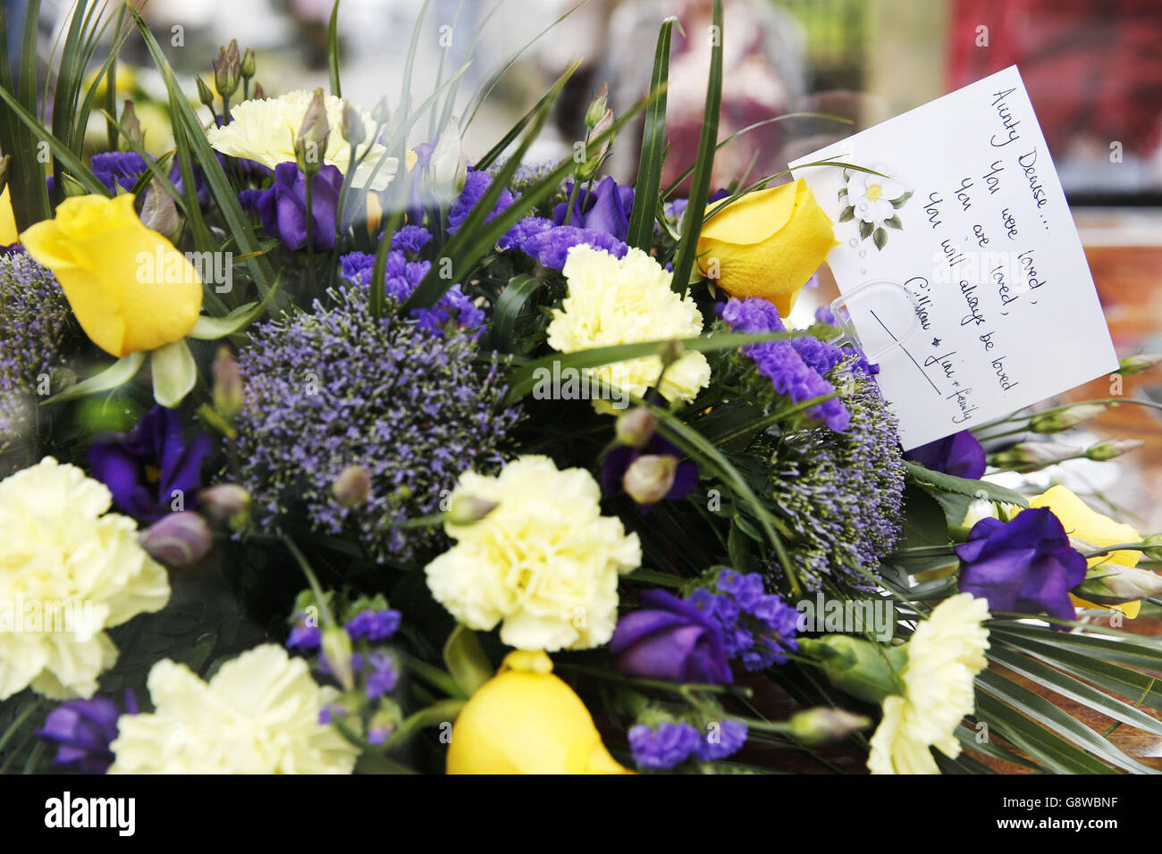 Flowers and messages are left at the funeral of TV agony aunt Denise Robertson at Sunderland Minster. Stock Photo