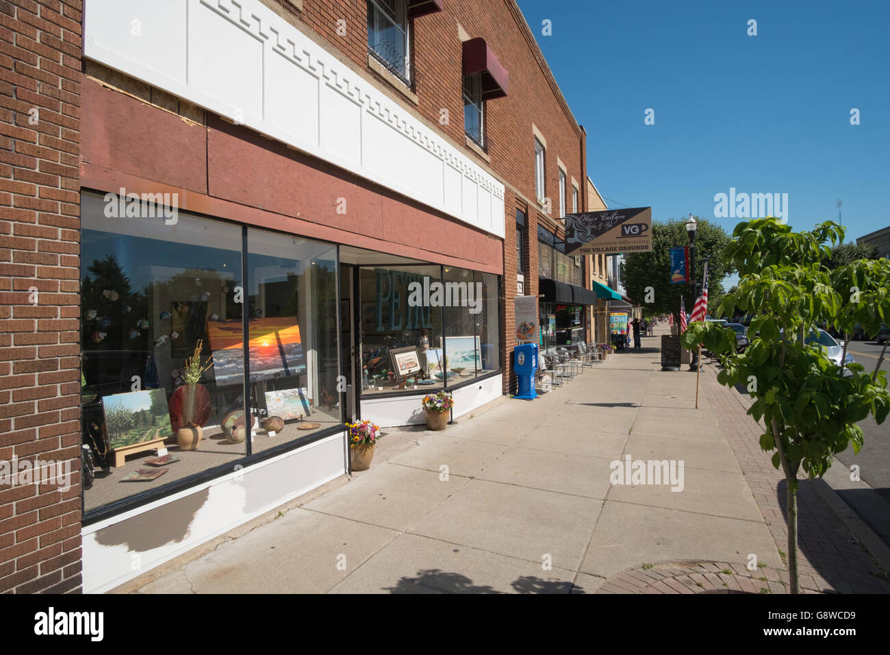 An art gallery in downtown Pentwater, Michigan Stock Photo Alamy