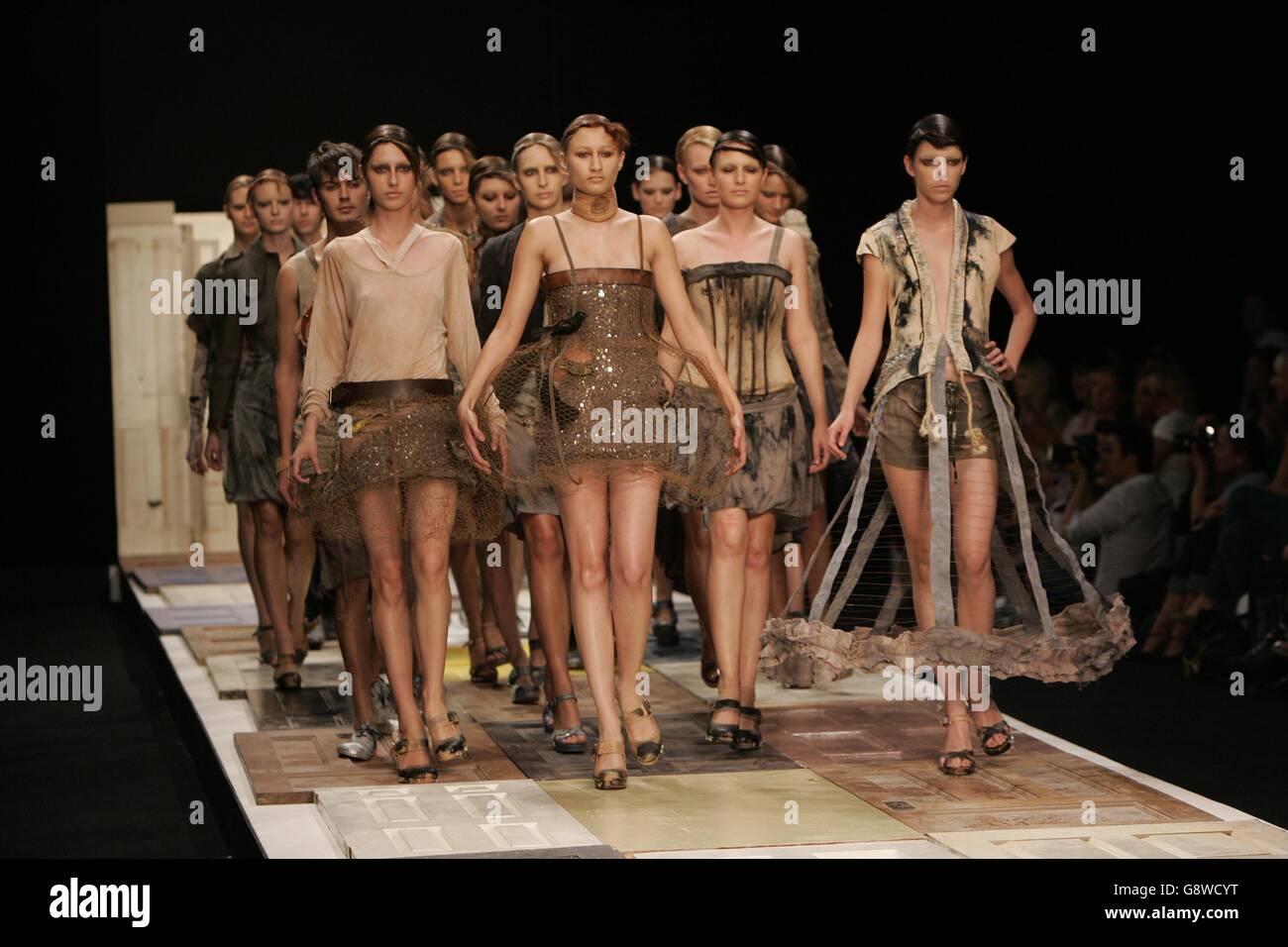 00s UK製 Pieces by Robert Cary Williams Robert Cary-Williams Spring 2000 Ready-to-Wear Fashion Show