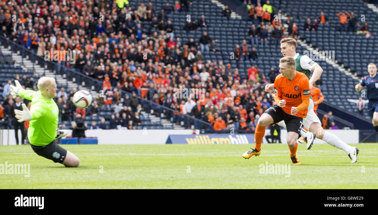 Hibernian's Conrad Logan makes a save from Dundee United's Billy McKay during the William Hill Scottish Cup semi-final match at Hampden Park, Glasgow. PRESS ASSOCIATION Photo. Picture date: Saturday April 16, 2016. See PA story SOCCER Glasgow. Photo credit should read: Jeff Holmes/PA Wire. Stock Photo