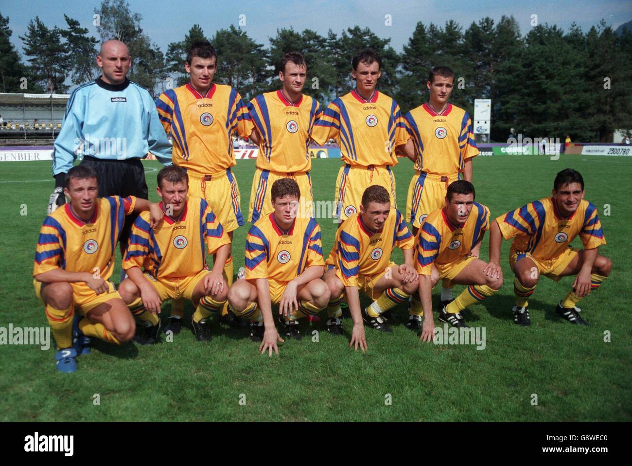 Группа румыния футбол. Группа румыния футбол. Группа румыния футбол. Сборная румынии по футболу 2000. Сборная румынии по футболу 2000.