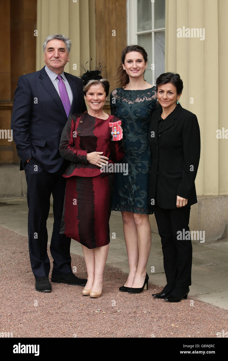 Actress Imelda Staunton (second left) poses with her husband Jim Carter, daughter Bessie Carter (second right) and an unknown guest after she received a CBE from the Duke of Cambridge for services to drama at an investiture ceremony at Buckingham Palace, London. Stock Photo