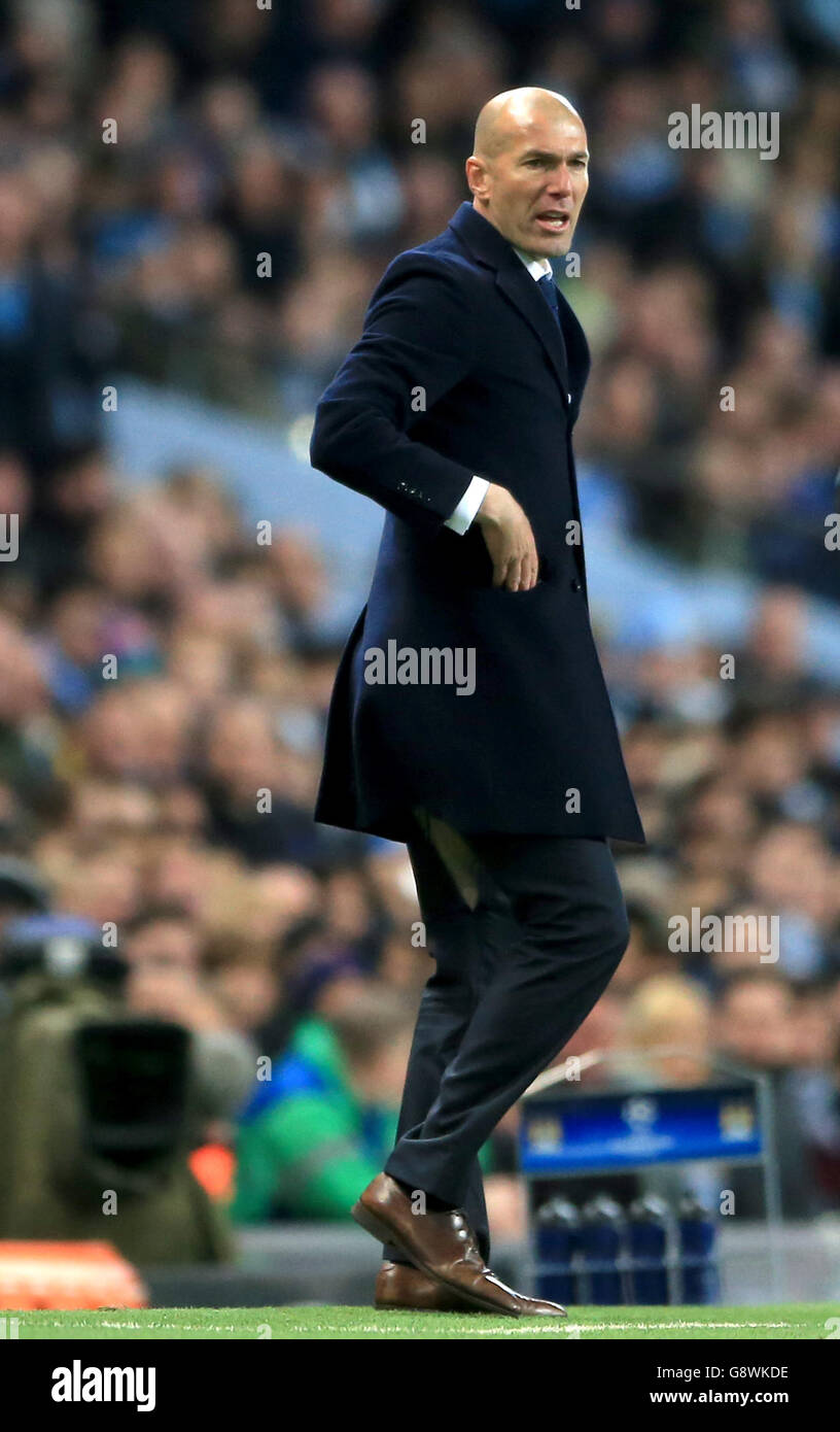 Real Madrid manager Zidane rips his trousers on the touchline AGAIN  Real  madrid manager Real madrid Madrid