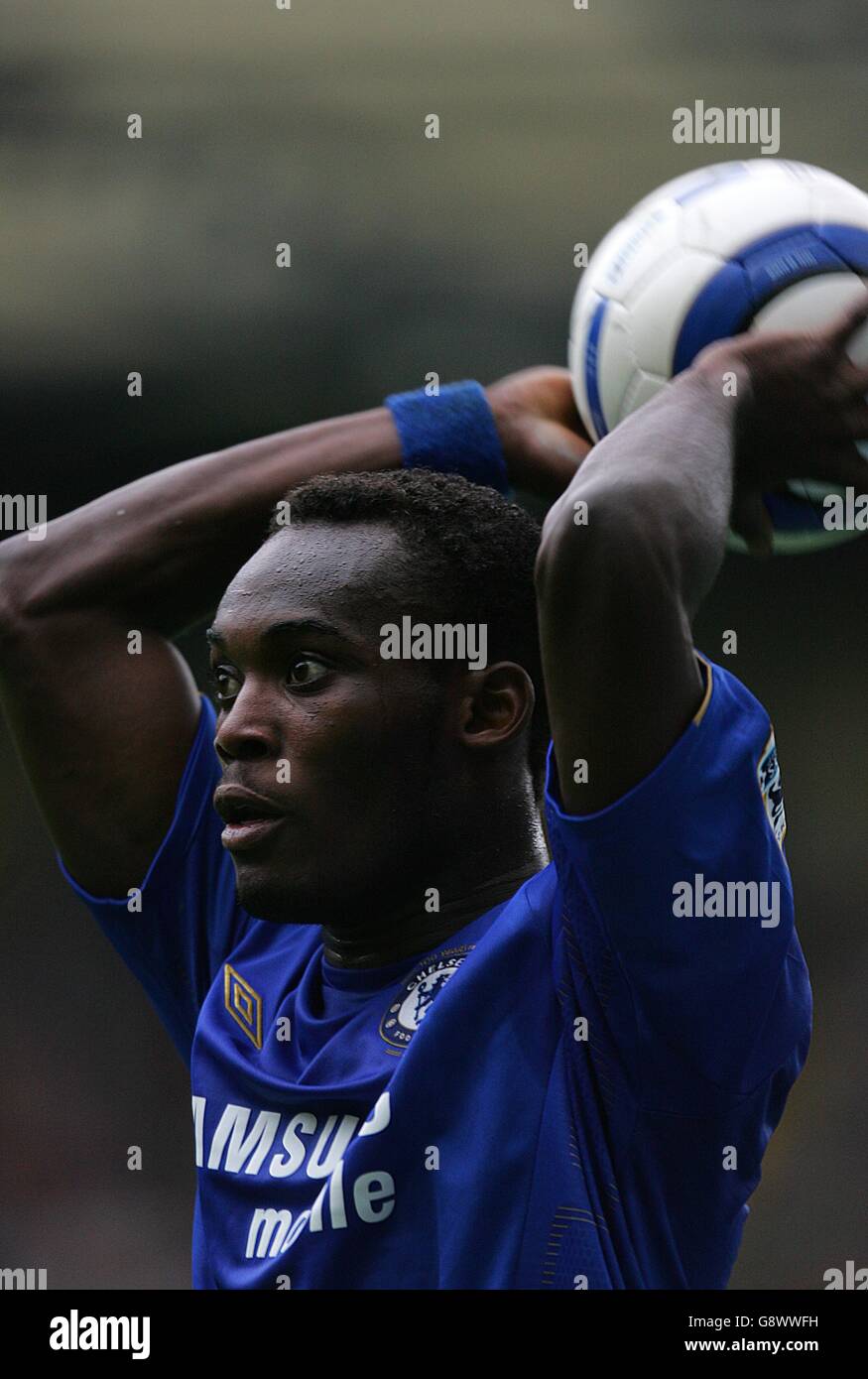 Soccer - FA Barclays Premiership - Chelsea v Aston Villa - Stamford Bridge. Michael Essien, Chelsea Stock Photo