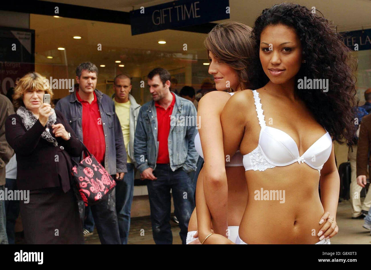 Models wear the new cleavage enhancing splendourbra hi-res stock  photography and images - Alamy