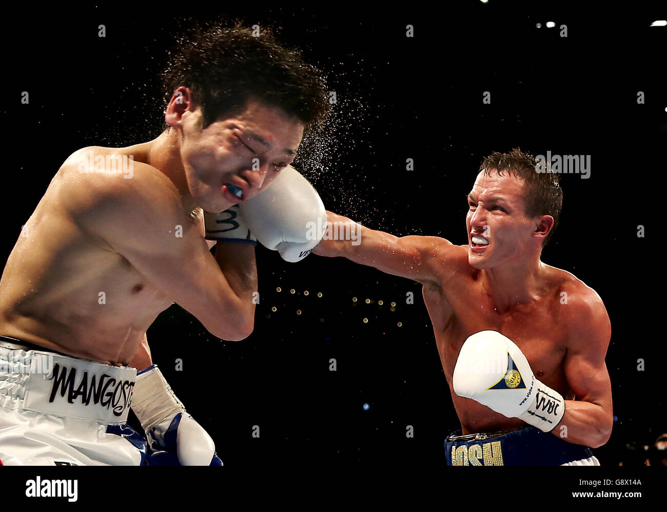 Josh Warrington (right) and Hisashi Amagasa during the WBC International Featherweight Championship bout at the First Direct Arena, Leeds. Stock Photo