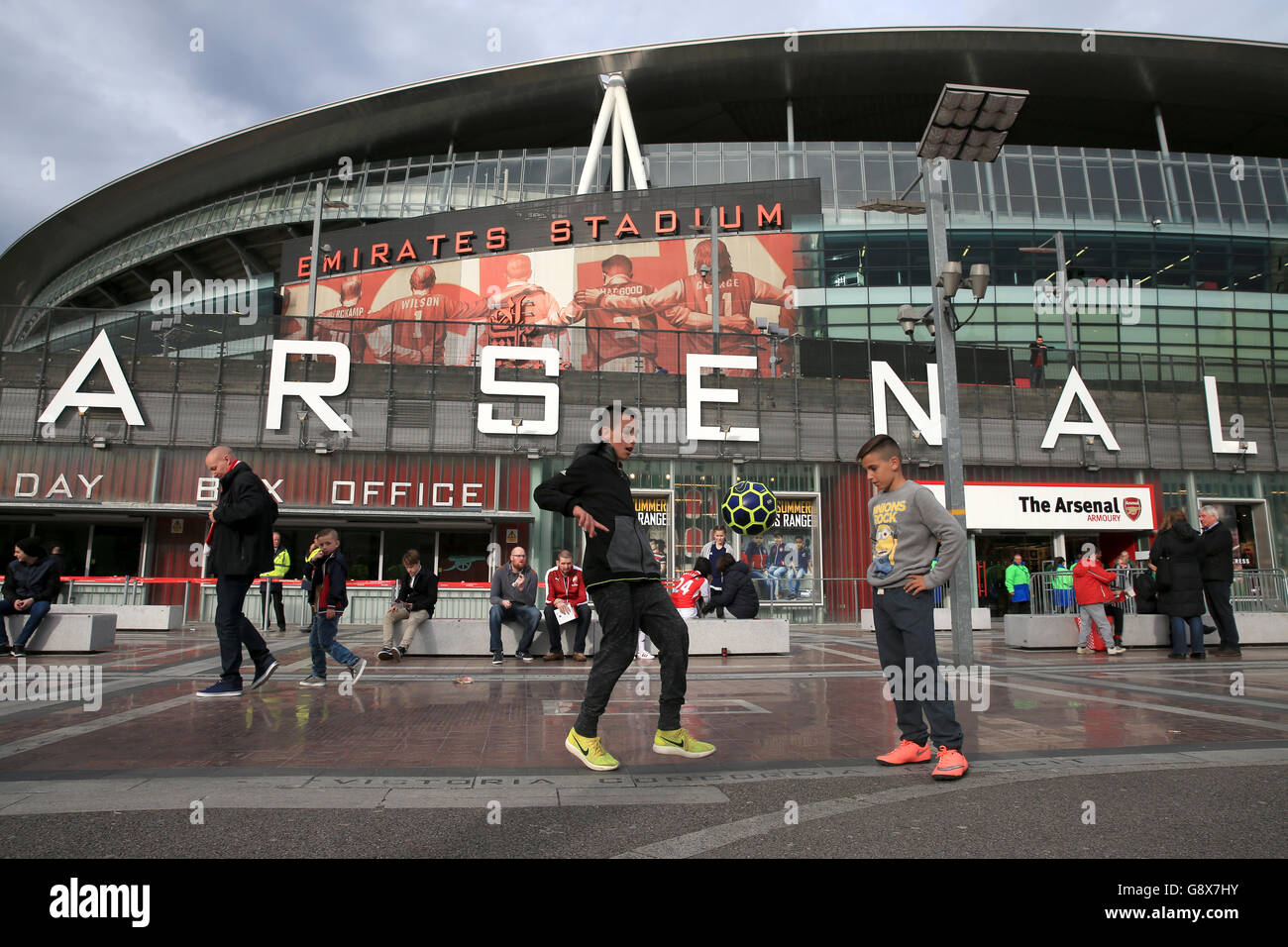 Soccer football full length emirates branding hi-res stock photography and  images - Alamy