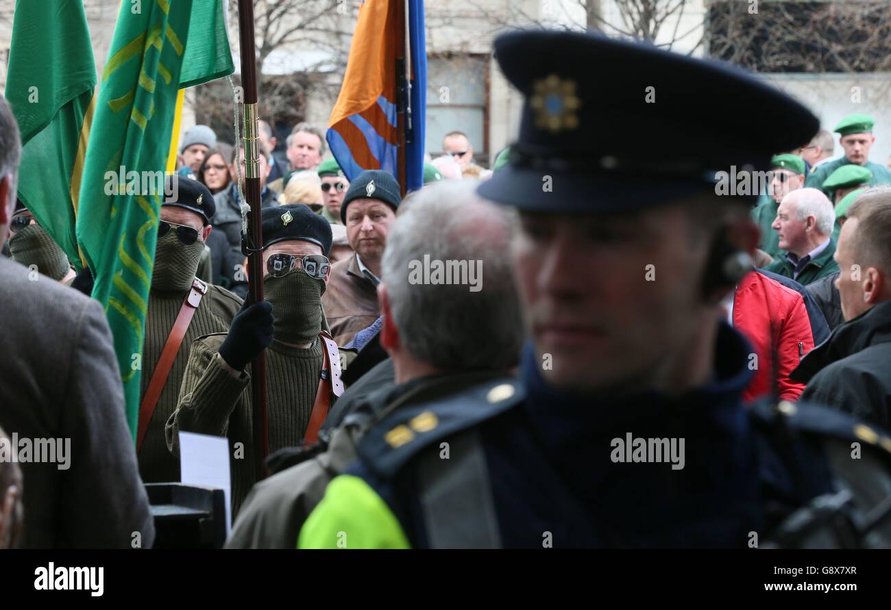 【在庫一掃】 Republican Alamy - images and photography stock hi-res fein sinn その他