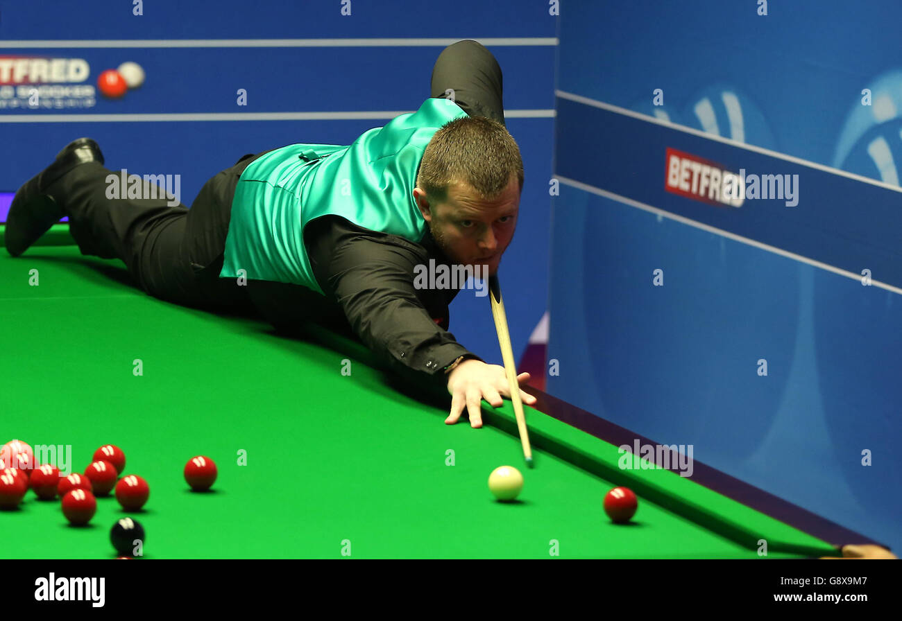 Betfred Snooker World Championship 2016 - Day Ten - Crucible Theatre. Mark Allen in action against Kyren Wilson during day ten of the Betfred Snooker World Championships at the Crucible Theatre, Sheffield. Stock Photo