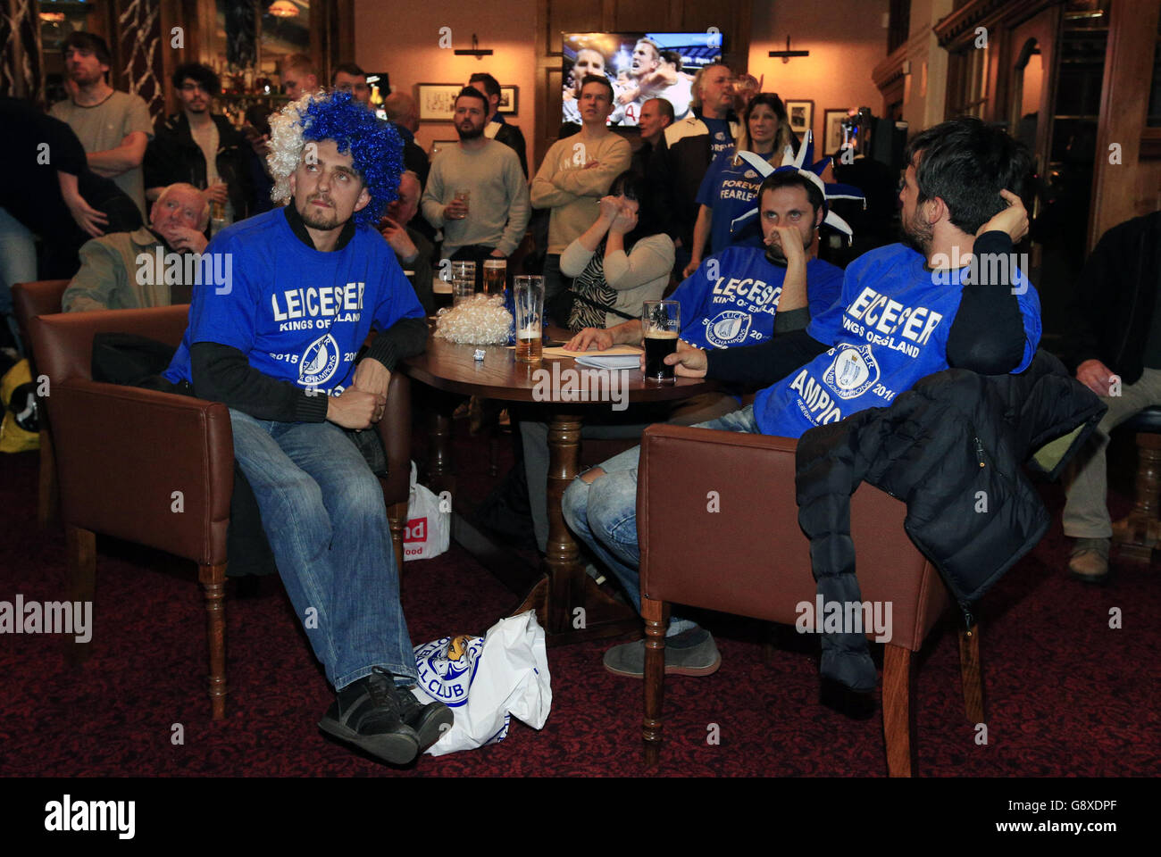 Leicester City fans react in Hogarths pub in Leicester after Tottenham Hotspur's Harry Kane scores his side's first goal of the game against Chelsea. Stock Photo