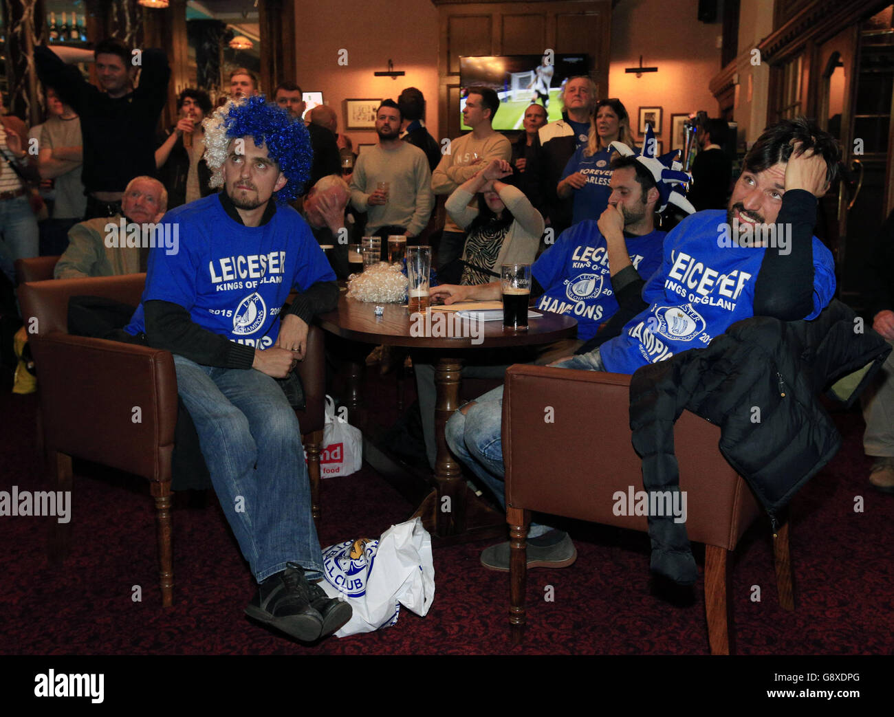 Leicester City fans react in Hogarths pub in Leicester after Tottenham Hotspur's Harry Kane scores his side's first goal of the game against Chelsea. Stock Photo