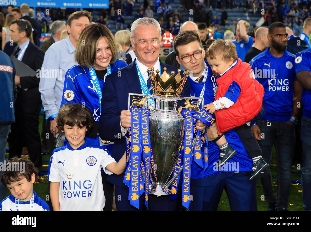 Leicester City manager Claudio Ranieri with the trophy as the team  celebrate winning the Barclays Premier League, after the match at the King  Power Stadium, Leicester Stock Photo - Alamy
