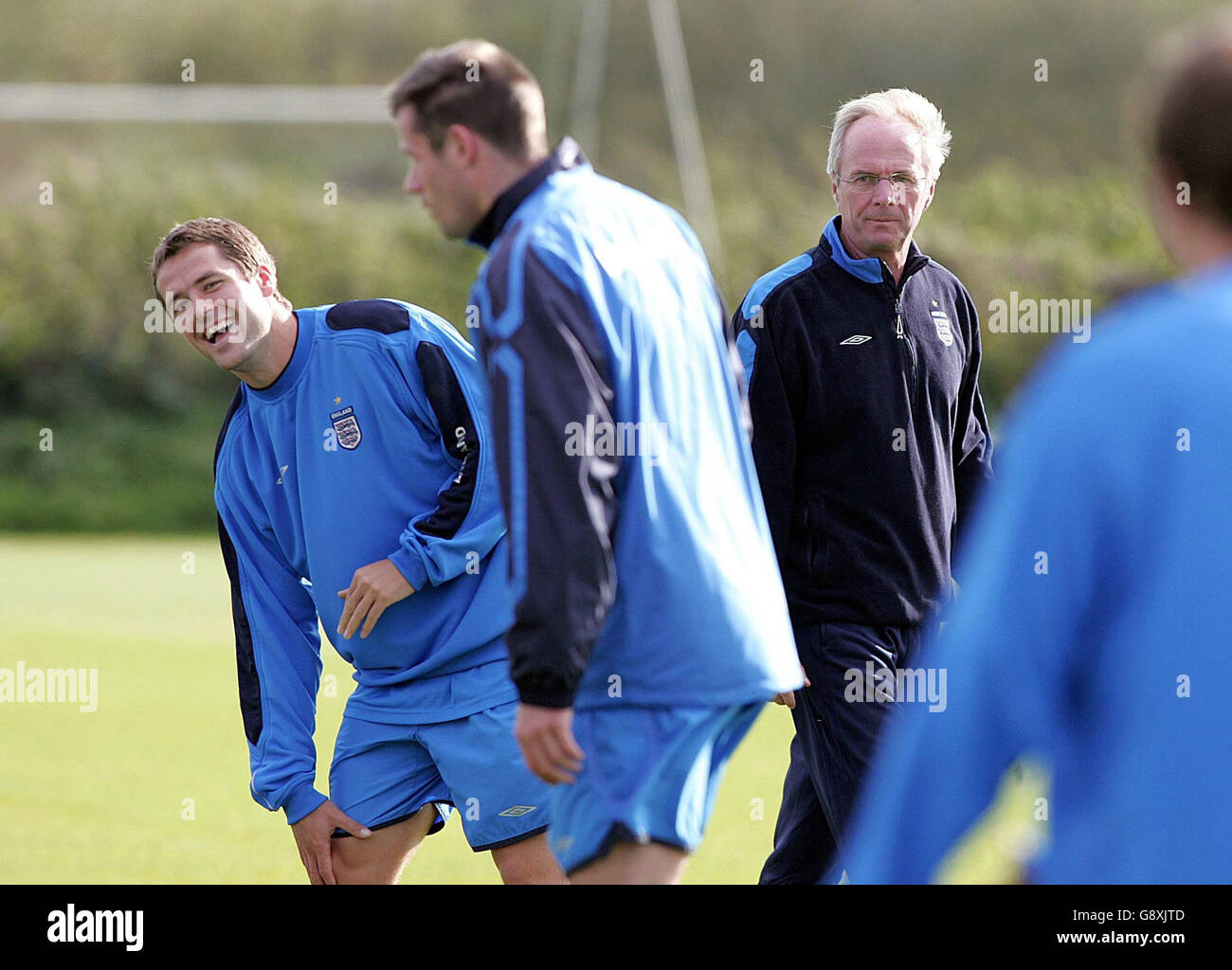 England manager Sven-Goran Eriksson keeps an eye on Michael Owen and Jamie Carragher (C) during a training session at Carrington training ground, Manchester, Monday October 10, 2005, ahead of their World Cup qualifying match against Poland on Wednesday. PRESS ASSOCIATION Photo. Photo credit should read: Martin Rickett/PA. Stock Photo