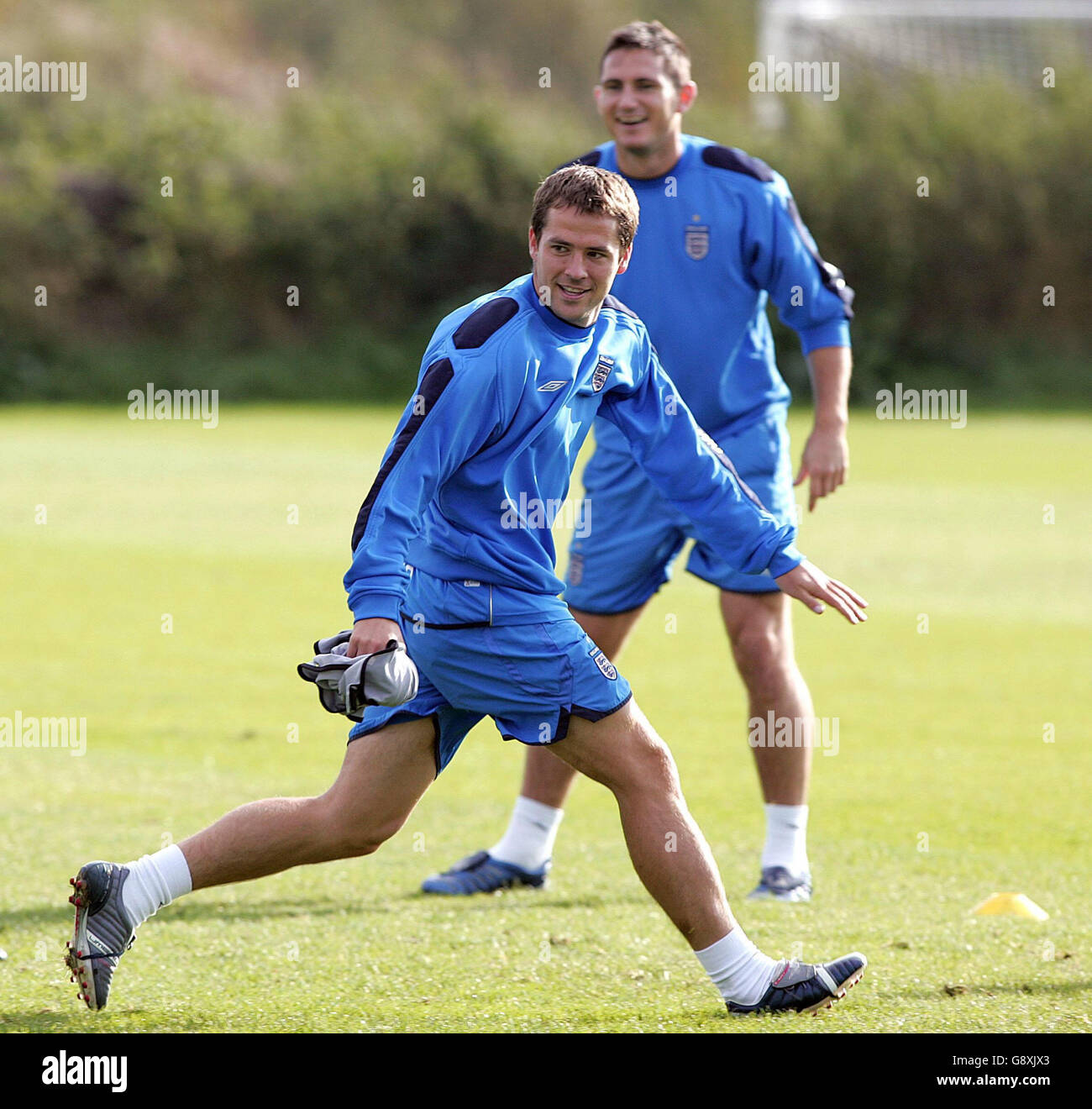 England's Michael Owen and Frank Lampard during a training session at Carrington training ground, Manchester, Monday October 10, 2005, ahead of their World Cup qualifying match against Poland on Wednesday. PRESS ASSOCIATION Photo. Photo credit should read: Martin Rickett/PA. Stock Photo