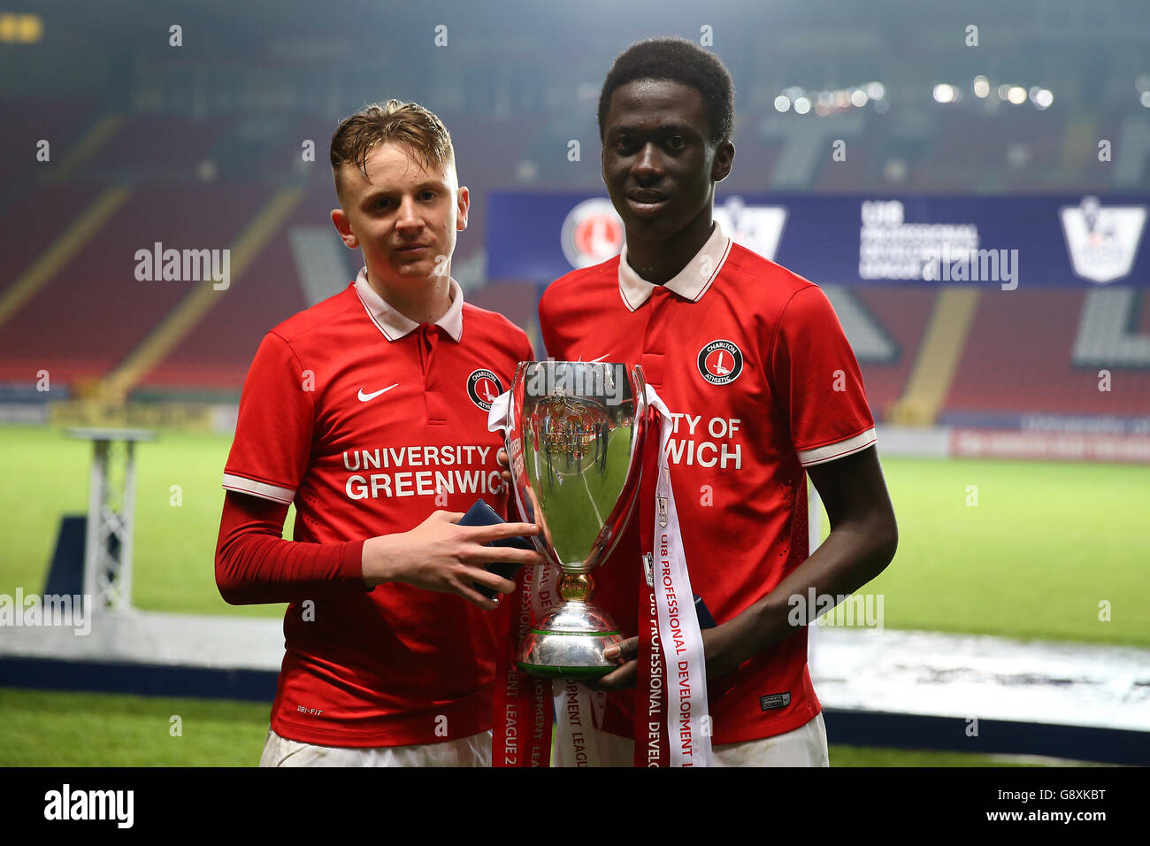 Charlton Athletic's Alfie Doughty (left) and Brendon Sarpon-Wiredu with the U18 Professional Development League 2 trophy Stock Photo