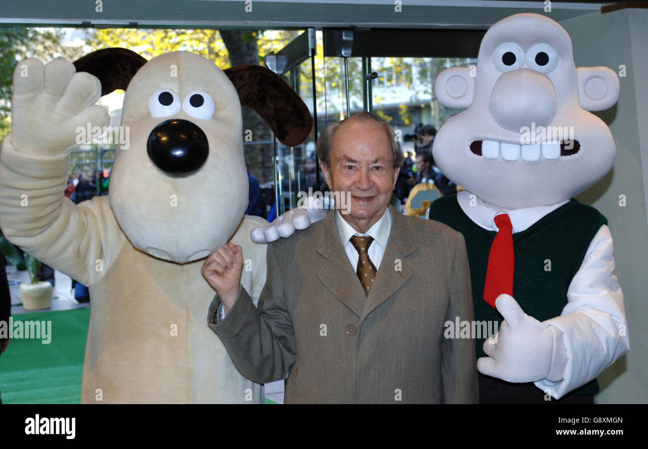 Peter Sallis with Wallace (R) and Gromit during the UK premiere of
