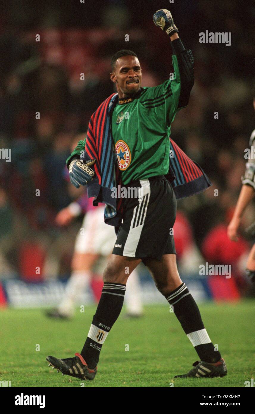 Soccer - FA Carling Premiership - Crystal Palace v Newcastle United. Shaka Hislop of Newcastle United celebrates at the end of the match Stock Photo