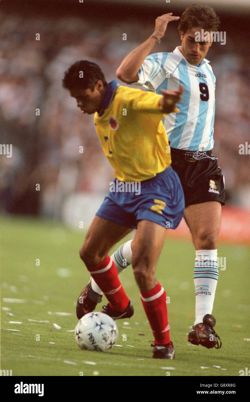 Soccer - World Cup Qualifier - Argentina v Colombia. Ivan Cordoba of Colombia (left) shields the ball from Gabriel Batistuta of Argentina (right) Stock Photo