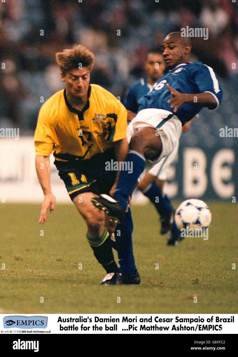 Soccer - FIFA Confederations Cup - Brazil v Australia. Australia's Damien Mori (left) is tackled by Cesar Sampaio of Brazil (right) Stock Photo