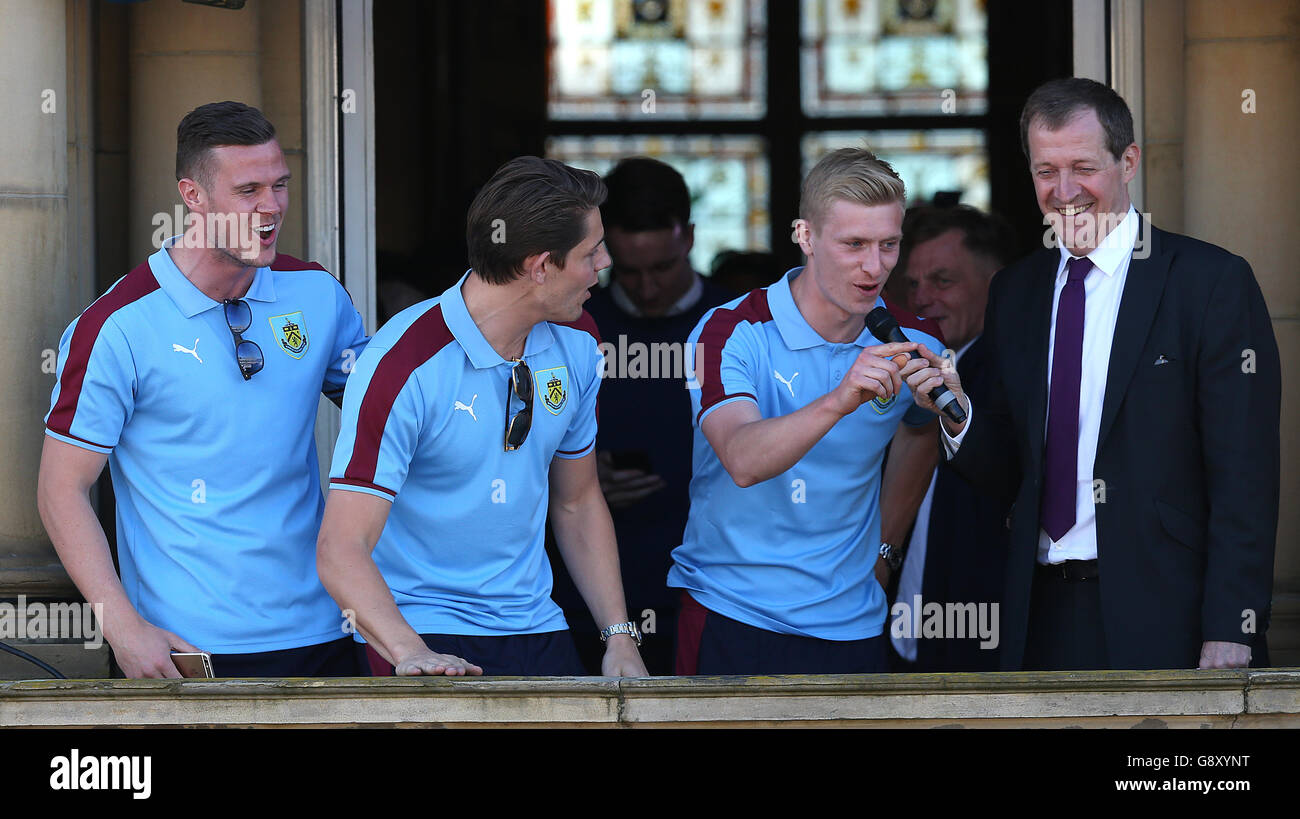Burnley FC - Sky Bet Championship - Champions Parade. Burnley's Ben Mee sings into the microphone during the civic reception at the Town Hall in Burnley. Stock Photo